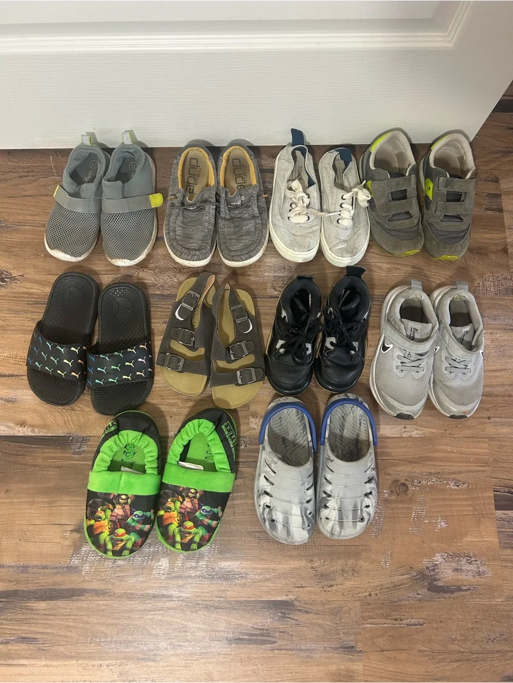 10 Pairs of shoes 9c-12c
